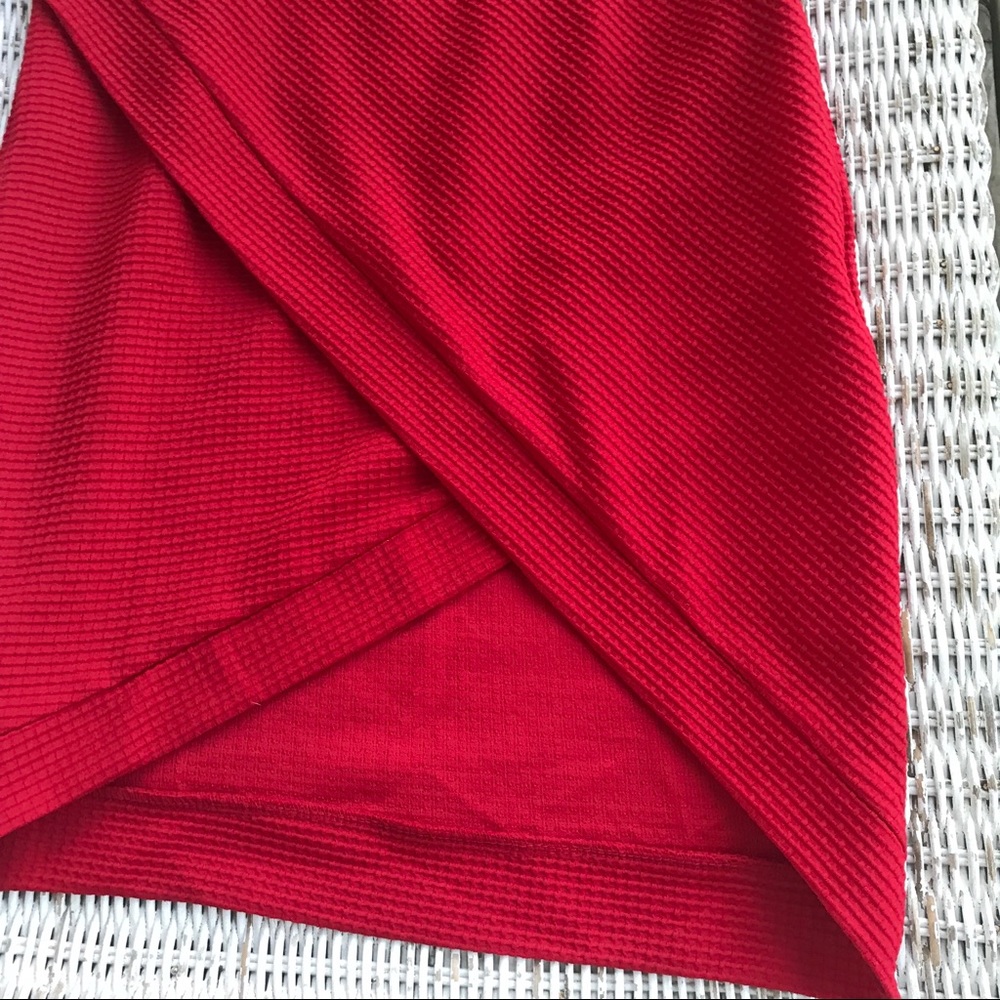 🆕NWOT {Blossom Couture} Plunging Neckline Textured Red Party Dress, Size 8 - Picture 5 of 9